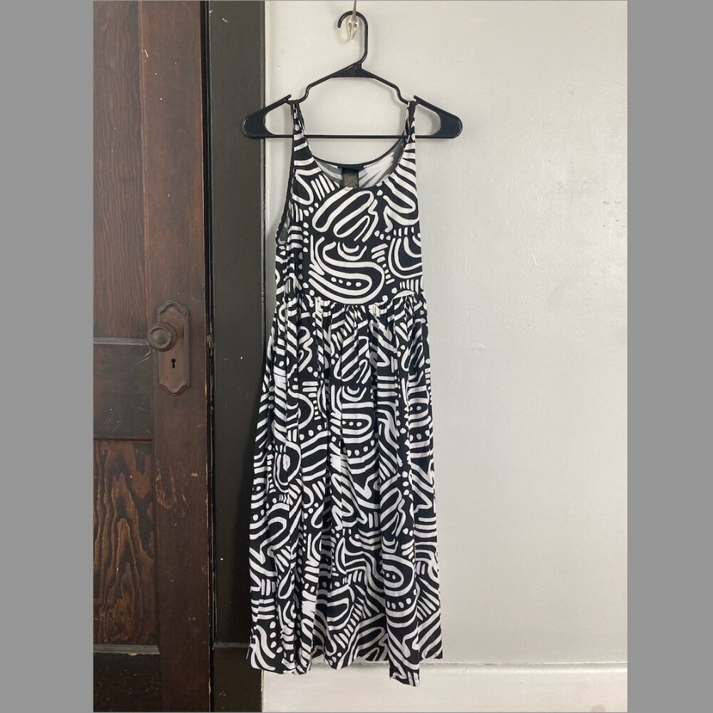 Nooworks Naomi midi sleeveless dress in black and white Ripple pattern